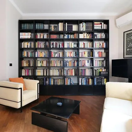 Large And Elegant In Missori Duomo Apartamento Milán