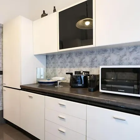 Large And Elegant In Missori Duomo Appartement Milaan