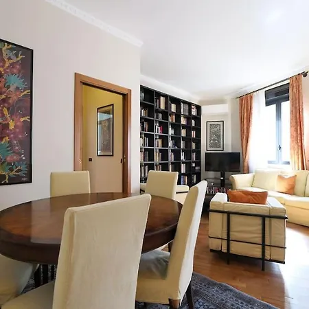 Appartement Large And Elegant In Missori Duomo Milaan