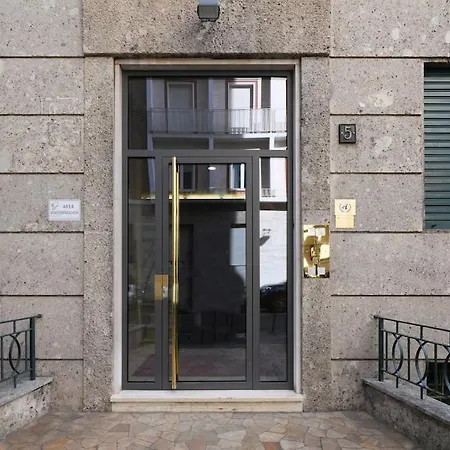 Large And Elegant In Missori Duomo Appartement Milaan